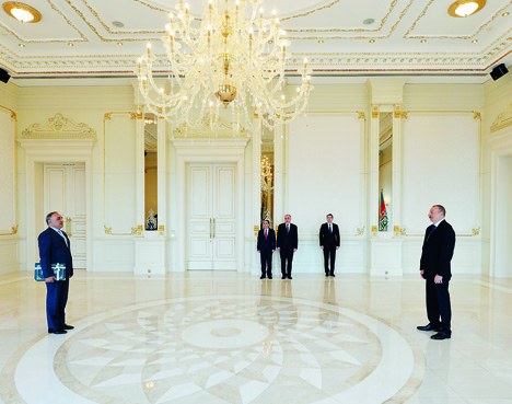 Президент Ильхам Алиев принял верительные грамоты новоназначенного посла Пакистана в Азербайджане
