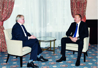 Президент Ильхам Алиев встретился с бывшим президентом Парламентской Ассамблеи Совета Европы Рене ван дер Линденом