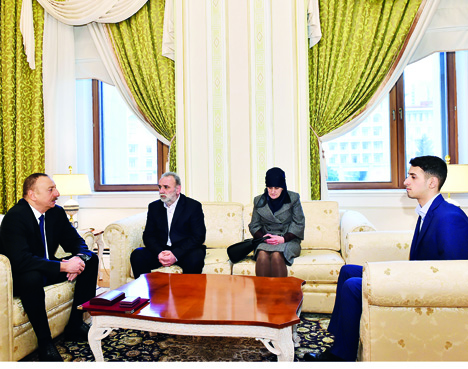 Президент Ильхам Алиев встретился с членами семьи Национального героя Азербайджана Чингиза Гурбанова