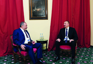 Президент Азербайджана Ильхам Алиев встретился в Мюнхене с министром обороны Израиля