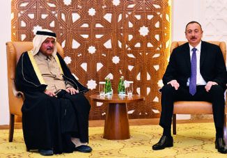 Президент Ильхам Алиев встретился в Дохе с руководителем компании Al Faisal Holding и председателем Ассоциации деловых людей Катара