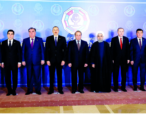 Президент Ильхам Алиев принял участие в XIII Саммите Организации экономического сотрудничества в Исламабаде