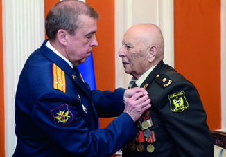 В посольстве России в Азербайджане состоялось награждение ветеранов памятным нагрудным знаком «75 лет битвы за Москву»