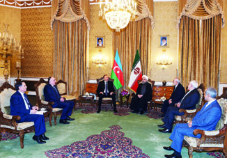 Встреча Президента Азербайджана Ильхама Алиева и Президента Ирана Хасана Роухани в узком составе