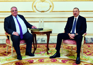Встреча Президента Азербайджана Ильхама Алиеваспрезидентом компании DCNS