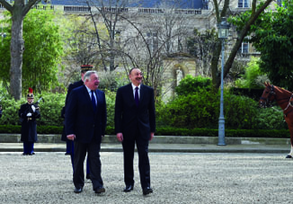 Президент Азербайджана Ильхам Алиев встретился с председателем Сената Франции