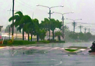 На Австралию обрушился тропический циклон «Дебби»