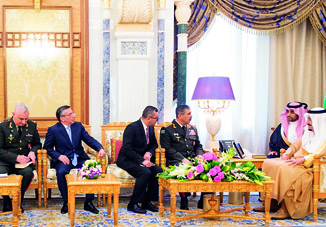 Министр обороны Азербайджана встретился с Королем Саудовской Аравии