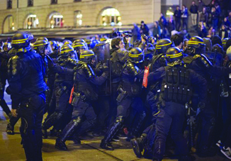 В Париже задержаны 143 участника манифестации против «Национального фронта»