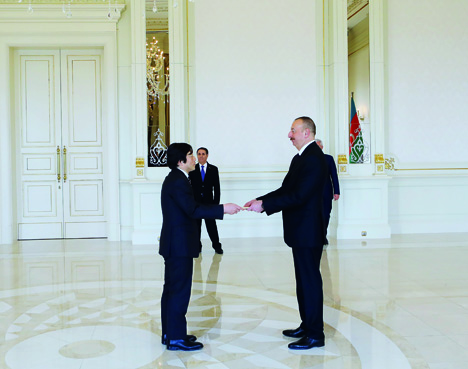 Президент Ильхам Алиев принял верительные грамоты новоназначенного посла Японии в Азербайджане