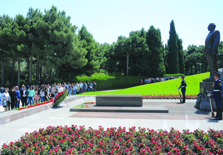 Выражение всенародной любви к великомулидеру Гейдару Алиеву