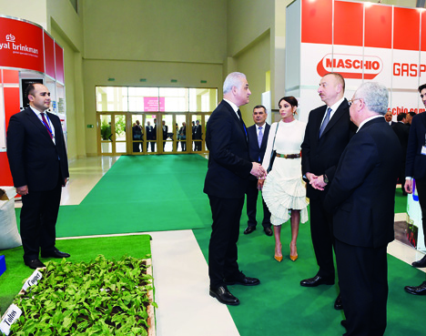 Президент Ильхам Алиевознакомился с XXIII Азербайджанской международной выставкой пищевой промышленности и XI Азербайджанской международной выставкой сельского хозяйства