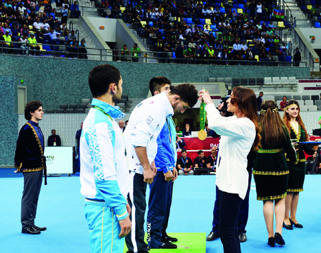 В первый день соревнований Исламиады по вольной борьбе азербайджанские спортсмены завоевали две золотые медали