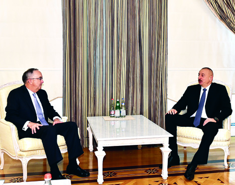Президент Азербайджана Ильхам Алиев принял председателя и генерального исполнительного директора компании John Deere