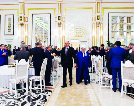 Президент Азербайджана Ильхам Алиев принял участие в церемонии ифтара по случаю священного месяца Рамазан