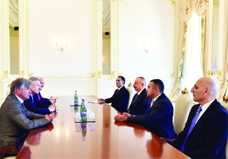 Президент Ильхам Алиев принял делегацию во главе с президентом Ассоциации друзей Азербайджана во Франции