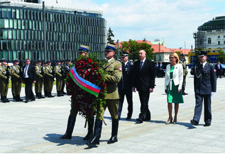 Президент Ильхам Алиев посетил памятник Неизвестному солдату в Варшаве
