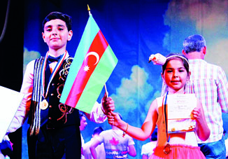 Бакинские школьники стали победителями Международного детского конкурса песни и танцев в Грузии