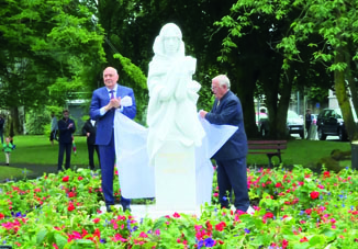Во Франции состоялось открытие «Азербайджанского парка» и памятника Хуршидбану Натаван