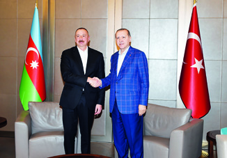 Президент Азербайджана Ильхам Алиев встретился с Президентом Турции Реджепом Тайипом Эрдоганом, состоялся совместный ужин