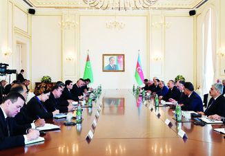 Встреча президентов Азербайджана и Туркменистана в расширенном составе