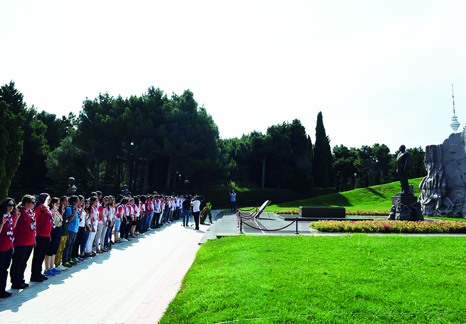 Участники Всемирной скаутской конференциипосетили могилу общенационального лидера Гейдара Алиеваи Шехидляр хиябаны