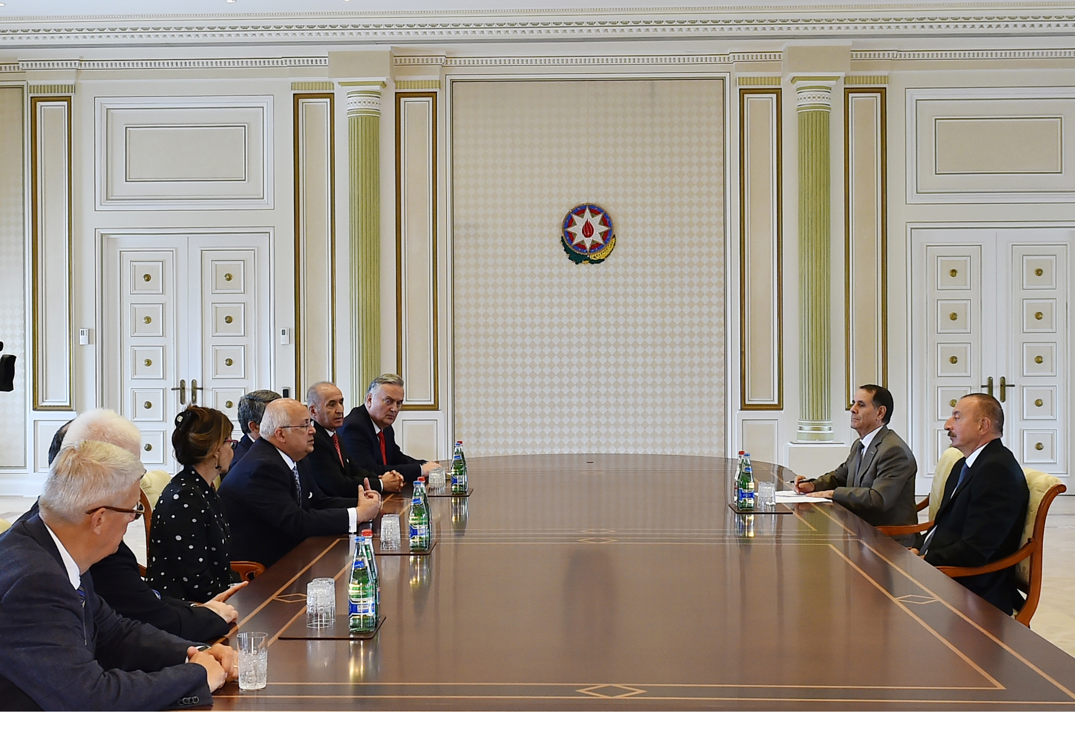 Президент Ильхам Алиев принял делегацию Международногоцентра Низами Гянджеви
