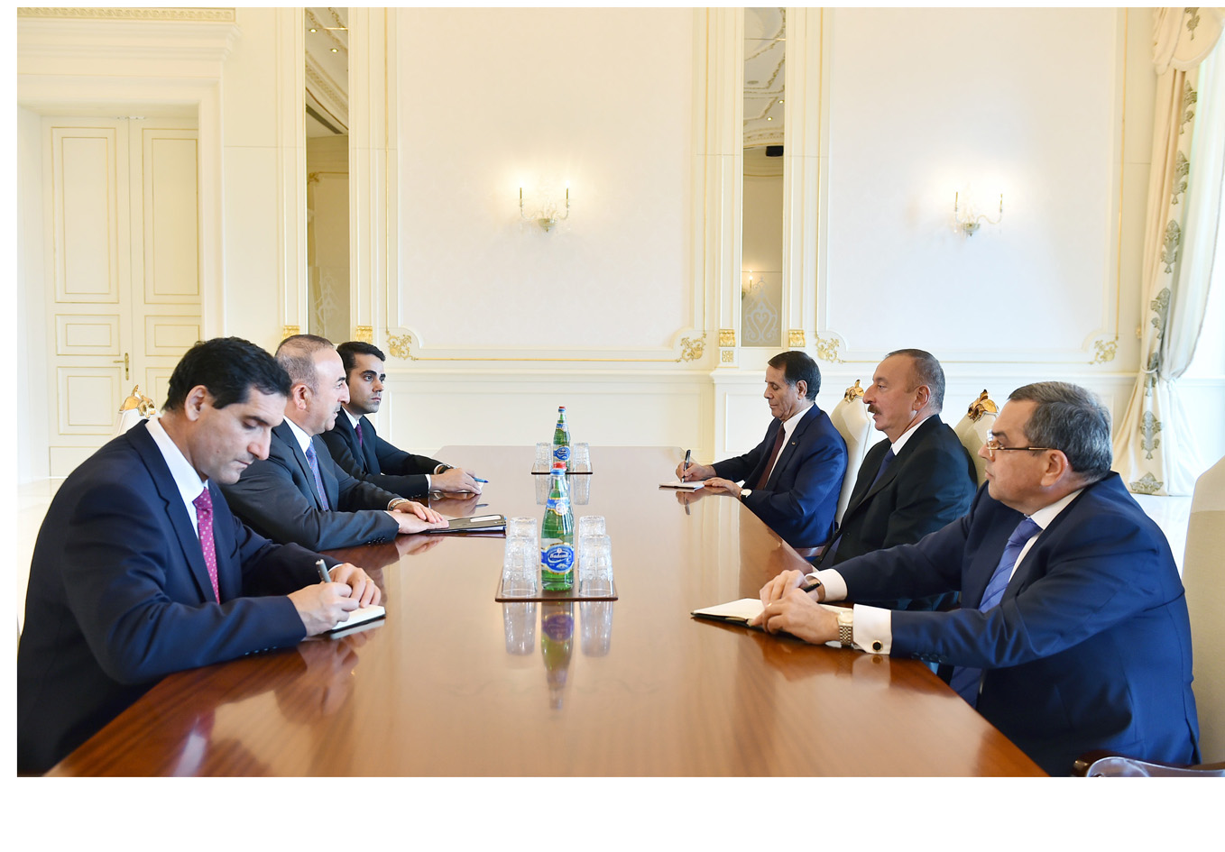 Президент Азербайджана Ильхам Алиевпринял министра иностранных дел Турции
