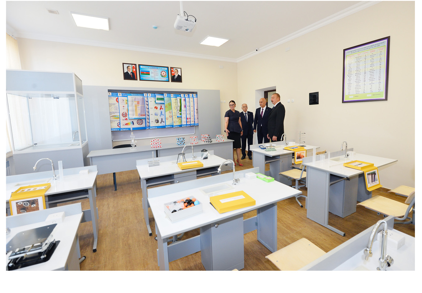 Президент Ильхам Алиев ознакомился с условиями, созданными в школе-лицее №62 Низаминскогорайона после реконструкции