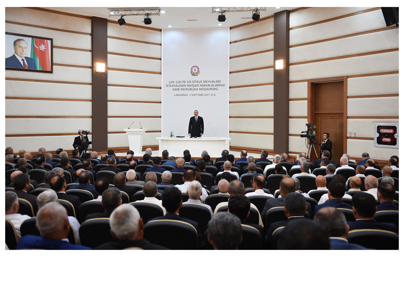 Под председательством Президента Ильхама Алиева в Лянкяране состоялось республиканское совещание по вопросам развития производства чая, рисаи цитрусовых