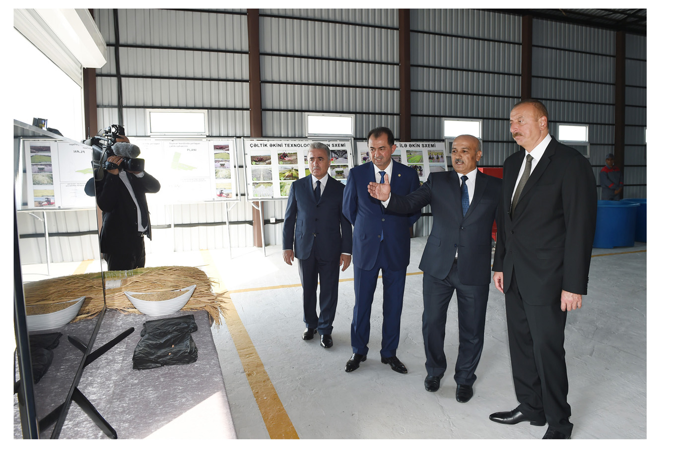 Президент Ильхам Алиев посмотрел рисовые участкиООО «Джануб Агро» и открыл рисовый завод в Лянкяране