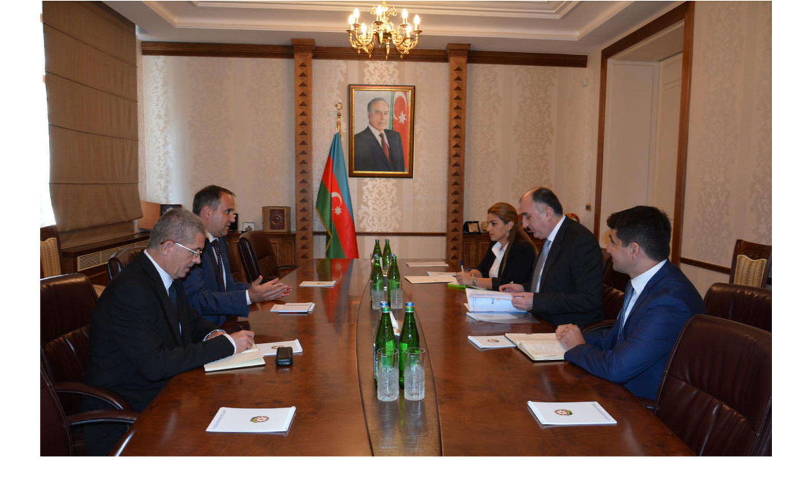Новый посол Венгрии вручил копиисвоих верительных грамот министру иностранных дел Азербайджана