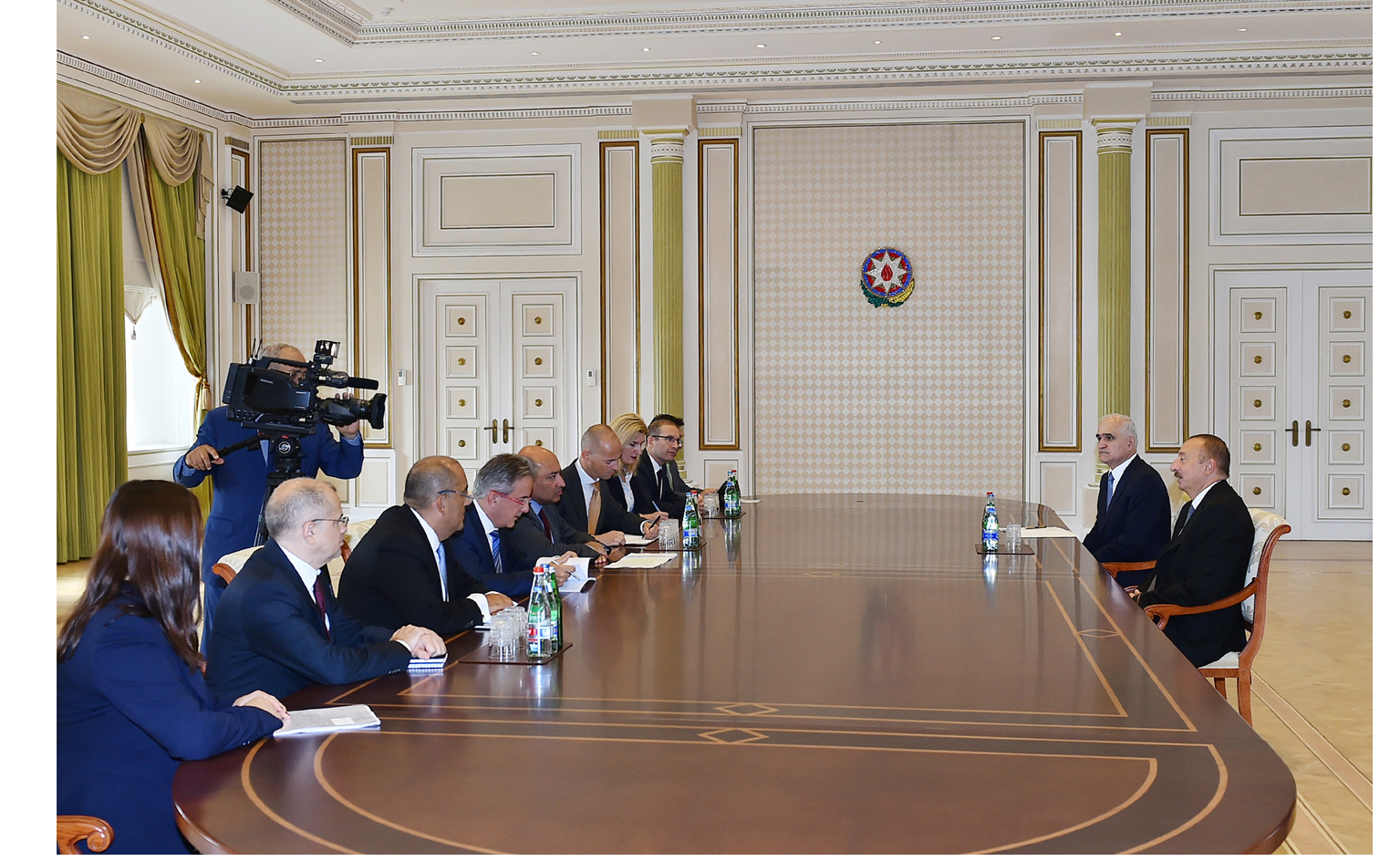 Президент Ильхам Алиев принял делегацию во главе с президентом Европейского банка реконструкции и развития