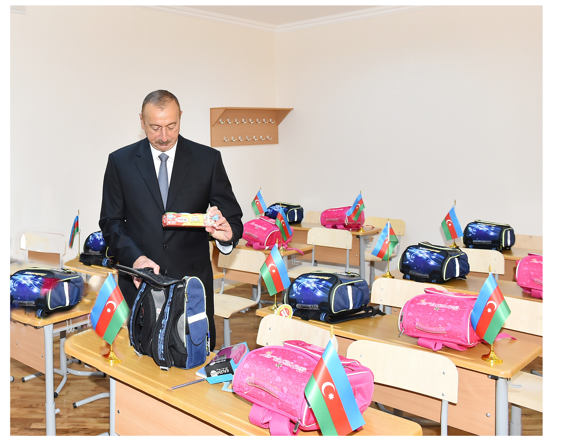 Президент Ильхам Алиев ознакомилсяс условиями, созданными в школе №212 в Наримановском районе Баку