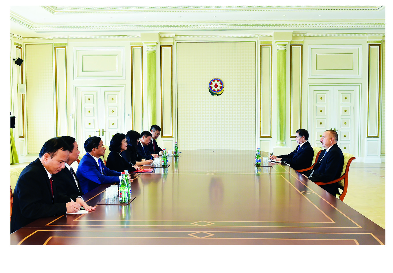 Президент Ильхам Алиев принялделегацию во главе с секретарем Центрального комитетаКоммунистической партии Вьетнама