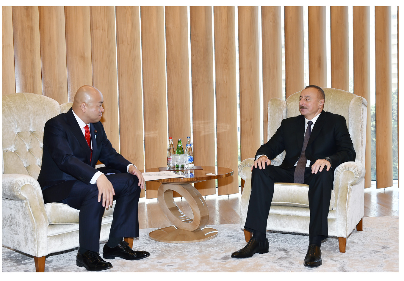 Президент Ильхам Алиев встретился с парламентским заместителем министра иностранных дел Японии