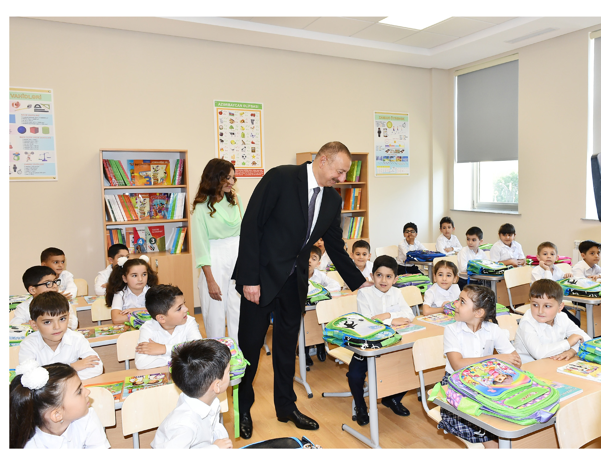 Президент Ильхам Алиев принял участие в открытии нового здания школы-лицея №20 имени Арифа Гусейнзаде