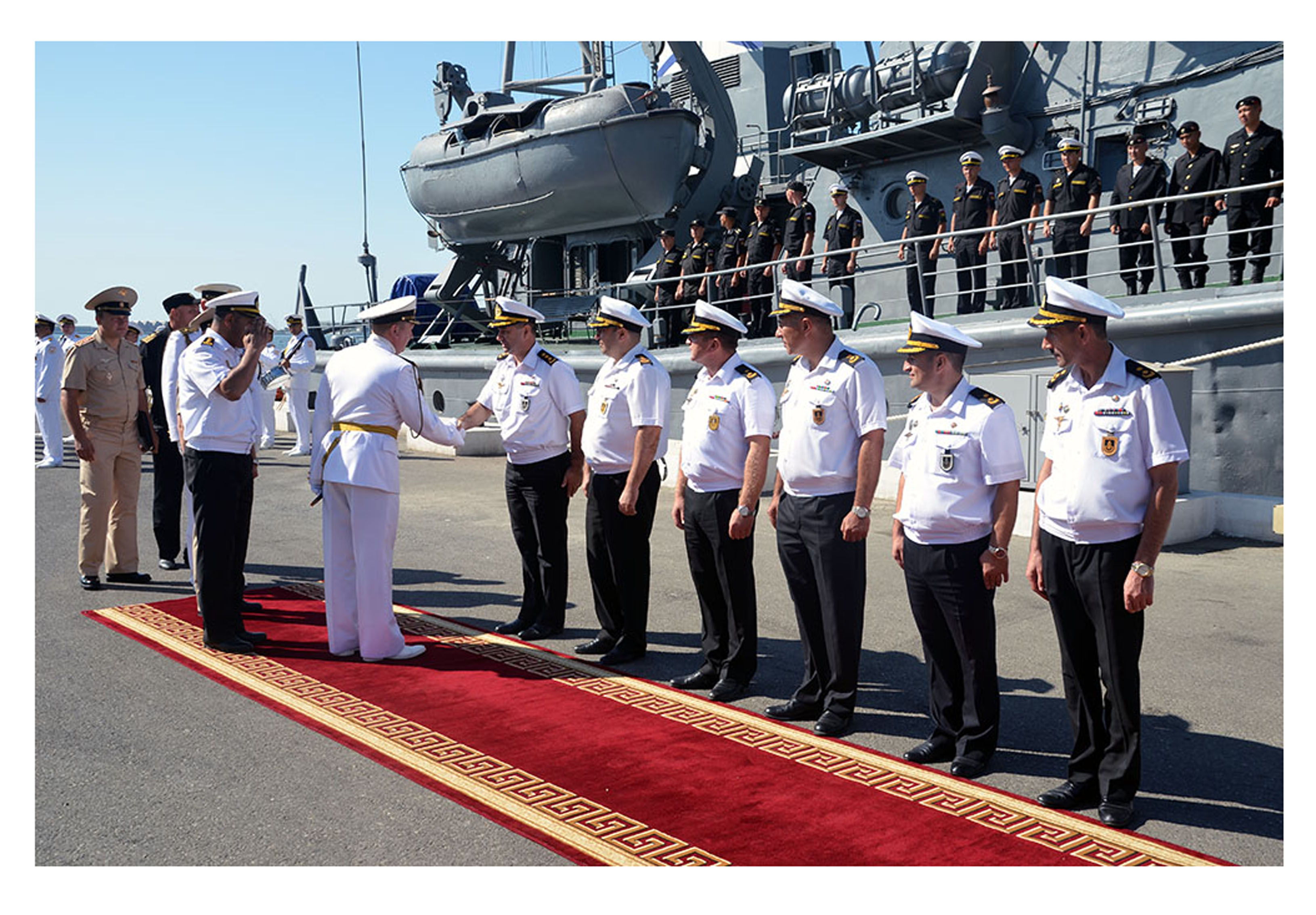 Военные корабли Каспийской флотилии ВМФ России прибыли в Баку