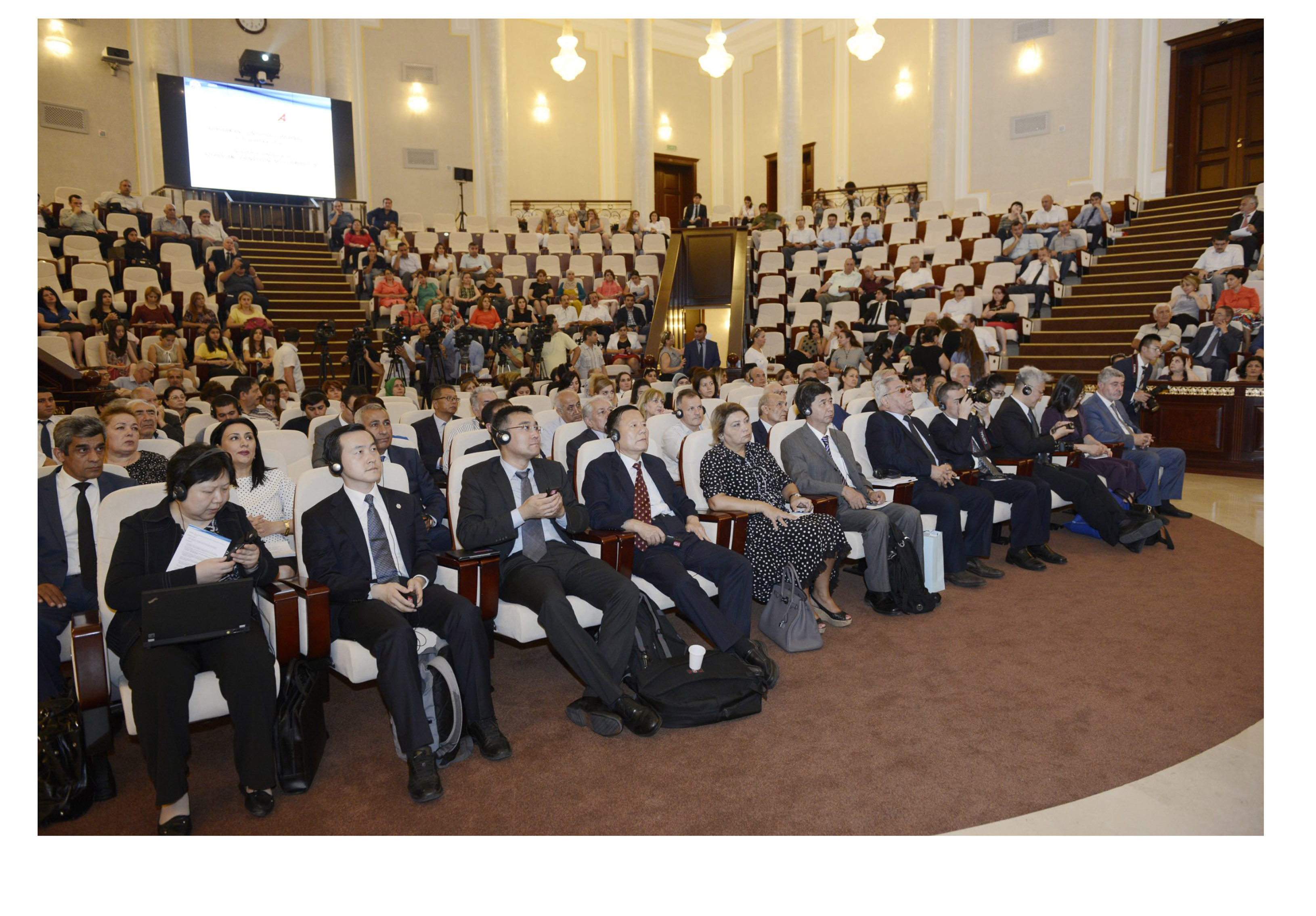 В Баку прошла международнаяконференция, посвященнаяазербайджано-китайскимэкономическим связям