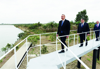 Президент Ильхам Алиев принял участие в церемонии подачи воды для орошения на посевные участки Нефтчалинского района