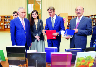 Копии важных исторических документов объемом 36 тысяч страниц переданы официальным лицам Азербайджана