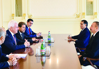 Президент Ильхам Алиев принял делегацию во главе с главным исполнительным директором компании «Леонардо» Италии
