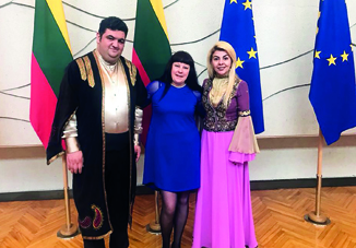 Азербайджанские ашуги выступают на фольклорном фестивале в Литве