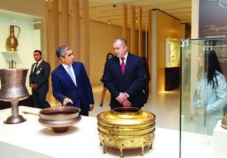 Знакомство с Центром Гейдара Алиева произвело на Президента Болгарии приятное впечатление