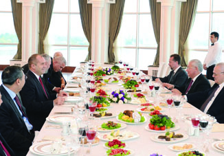 Состоялся совместный обед премьер-министра Азербайджана и Президента Болгарии