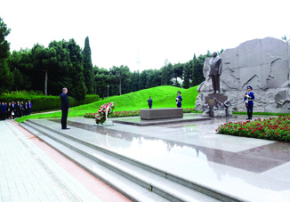 Президент Болгарии Румен Радев посетил могилу общенационального лидера Гейдара Алиева