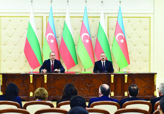 Президент Ильхам Алиев и Президент Румен Радев выступили с заявлениями для печати