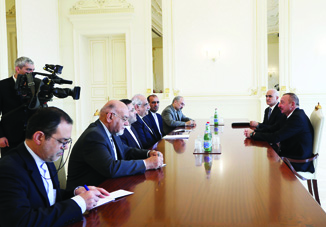 Президент Азербайджана Ильхам Алиев принял министра экономики и финансов Ирана