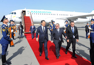 Премьер-министр Казахстана Бакытжан Сагинтаев прибыл с визитом в Азербайджан