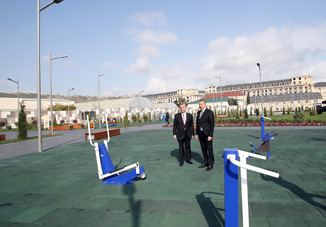Президент Ильхам Алиев ознакомился с условиями, созданными в открывшемся в Баку парке спорта и отдыха